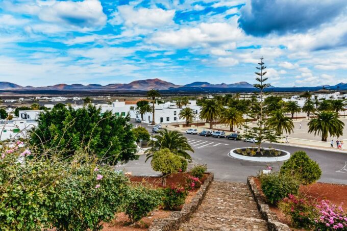 Arrecife: Timanfaya and Green Lagoon for Cruise Passengers - Camel Ride and Sightseeing Experiences