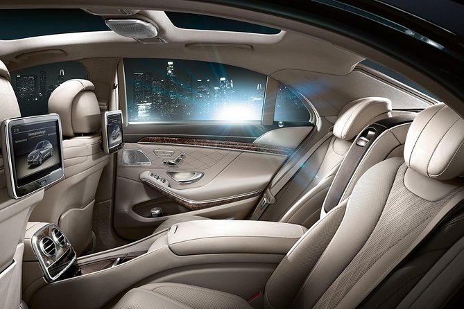Arrival From Honolulu Airport HNL to Beach Resorts by Luxury Car - Luggage and Group Size Policy