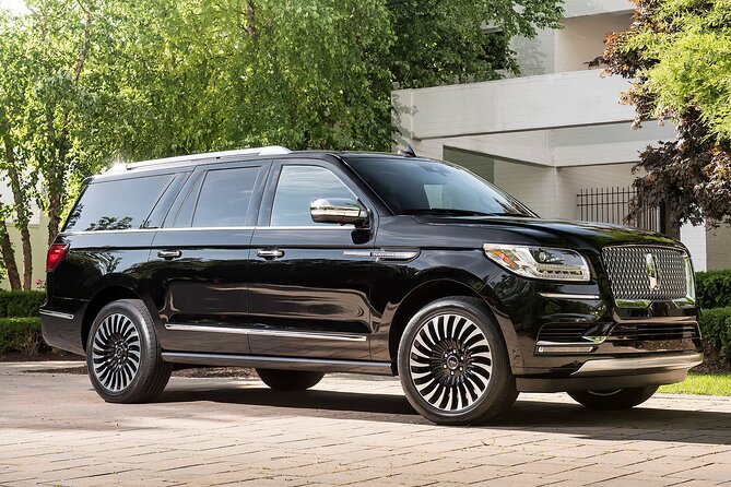 Arrival Private Transfer: Montreal Airport YUL to Montreal in Luxury SUV - Transportation Options