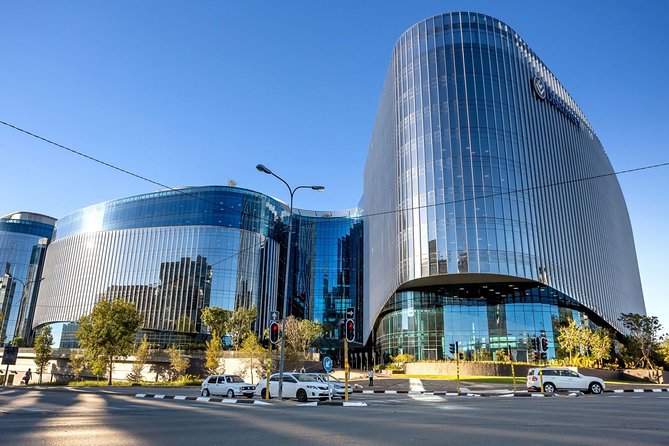 Arrival Private Transfer: Tambo Airport JNB to Johannesburg in Business Car - Airport Wait Time