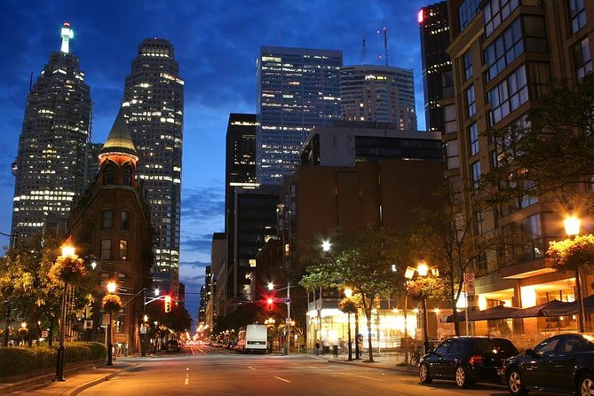 Arrival Private Transfer: Toronto YYZ Airport to Toronto City by Business Car - Pickup Location and Details