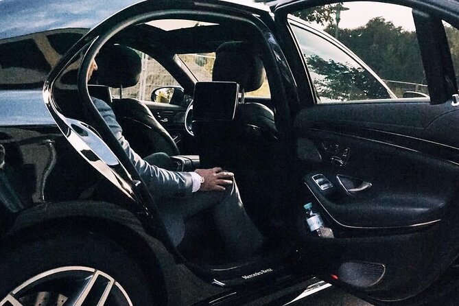 Arrival Transfer: Airport CPH to Copenhagen by Business Car - Pickup and Drop-off