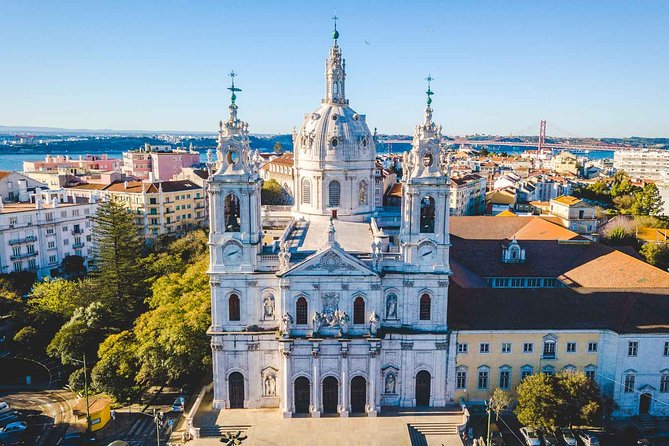 Arrival Transfer: Lisbon Airport LIS to Lisbon in Luxury Van - Luggage Assistance