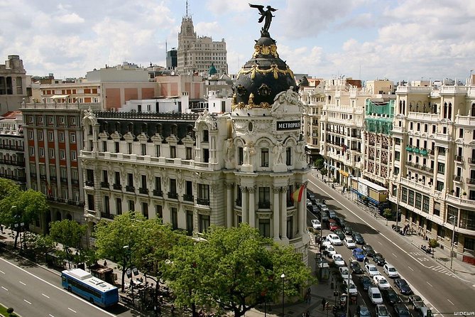 Arrival Transfer: Madrid Airport MAD to Madrid in Business Car - Pricing and Availability