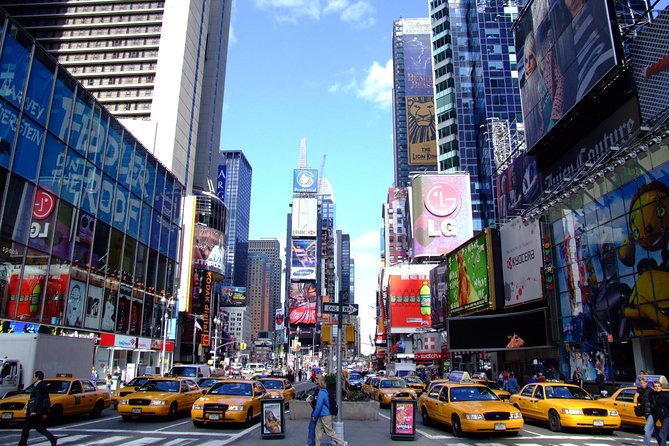 Arrival Transfer: Newark Airport EWR to New York by Luxury Car - Included Amenities