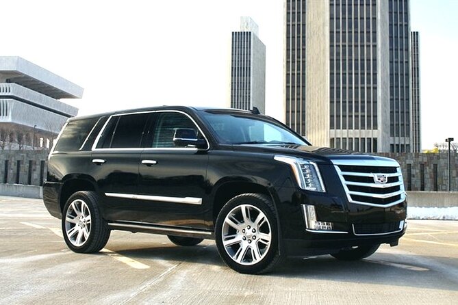 Arrival Transfer: Pearson Airport YYZ to Toronto in Luxury SUV - 60 Minutes of Free Waiting