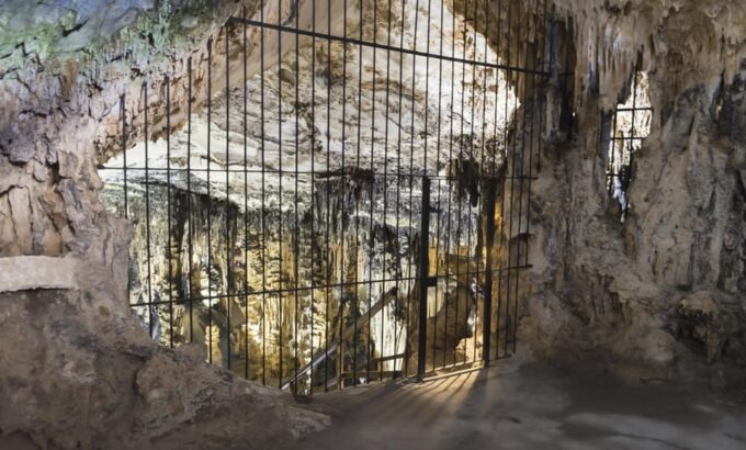 Arta Caves and Market Excursion - Discovering the Charming Streets of Artà