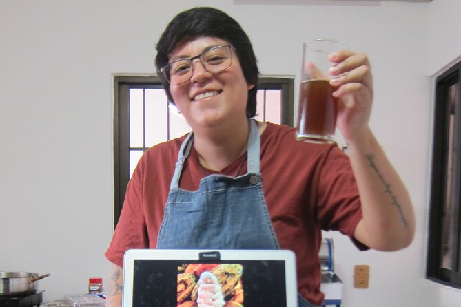 Artisanal Chocolate Bean to Bar Workshop in Cancún - Meet the Host