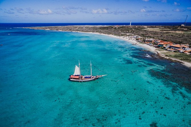 Aruba Morning Snorkel Sail With Open Bar and Lunch - Crew and Expertise