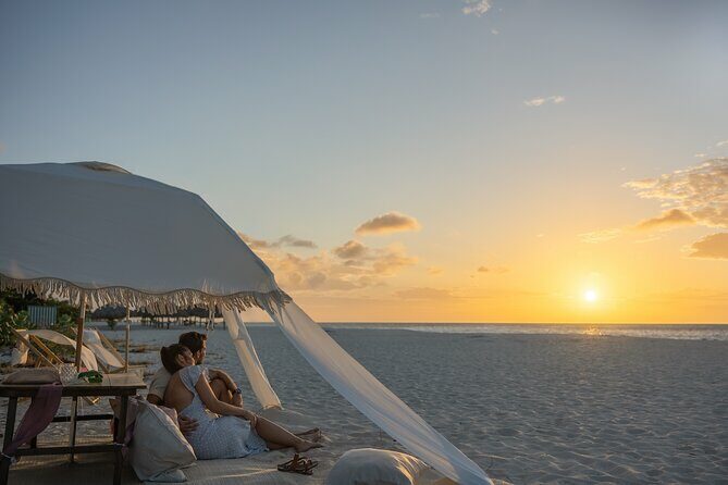 Aruba Romantic Sunset Photoshoot & Beach Picnic in Luxury Cabana - What Past Guests Say