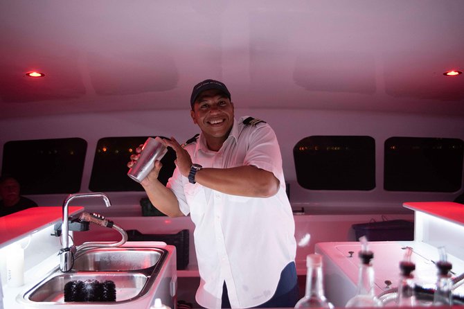 Aruba Sunset Sail With Appetizers and Open Bar - Atmosphere and Ambiance