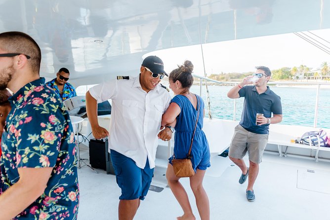 Aruba Sunset Sail With Appetizers and Open Bar - Food and Drink