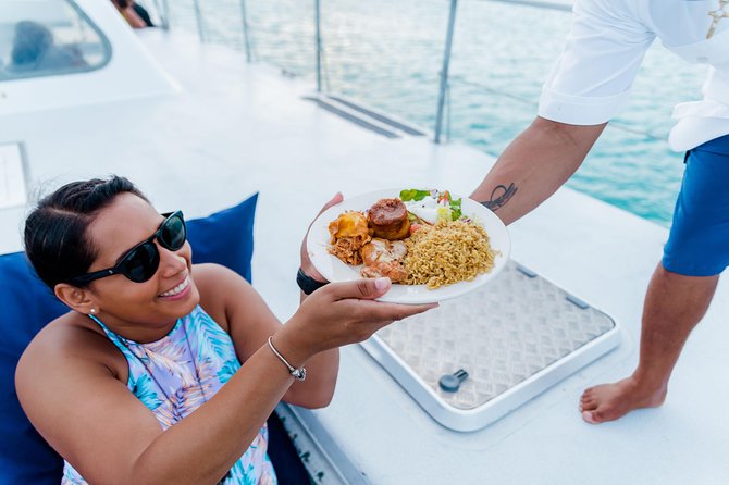 Aruba Sunset Sail With Caribbean Dinner and Live Music - Entertainment and Atmosphere