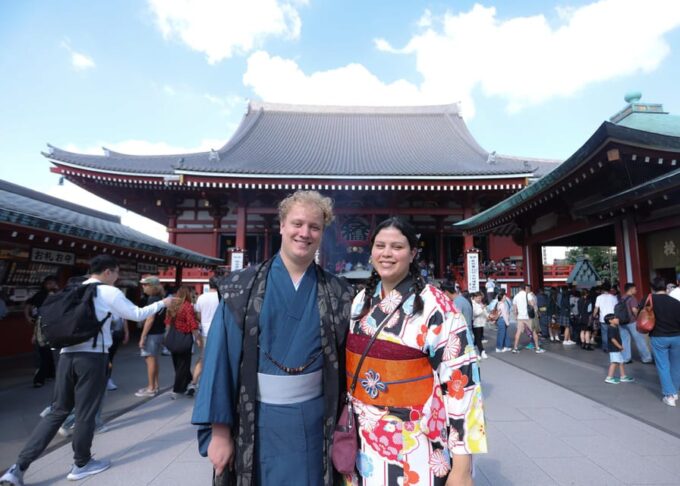 ASAKUSA: Kimono Portrait Tour by Pro Photographer - Preparing for the Tour
