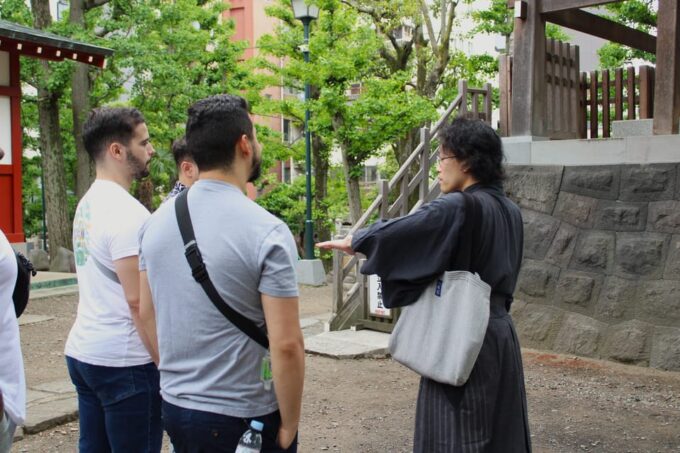 Asakusa Walking Tour With an Experienced Japanese Comedian - Japanese Hospitality Experience