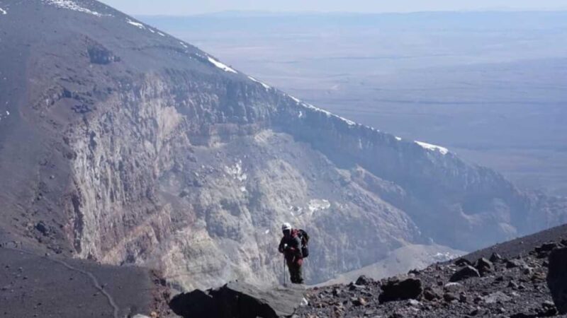 ASCENT TO THE ACTIVE VOLCANO LASCAR OF 5592masl - Experience and Recommendations
