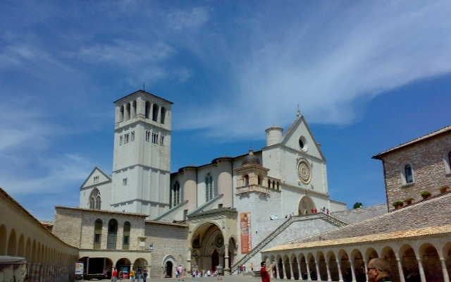 Assisi and Spello Full-Day Sightseeing Tour - Transportation and Accessibility