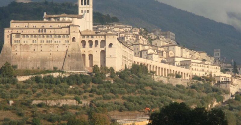 Assisi: Full-Day Tour Including St. Francis Basilica - Itinerary Highlights