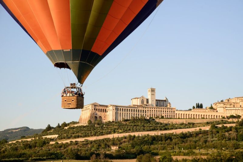 Assisi: Hot Air Balloon Ride With Breakfast & Wine Tasting - Key Points