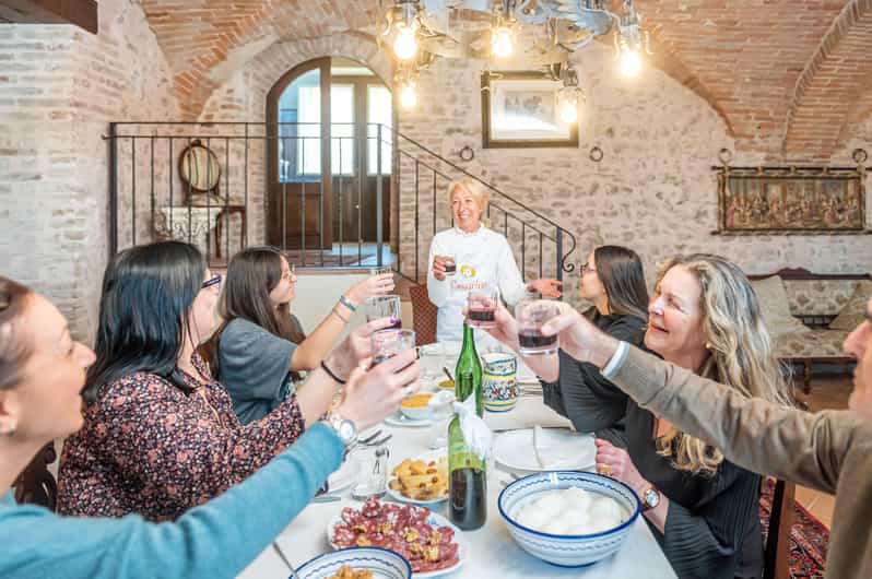 Assisi: Private Cooking Demo & Meal at a Locals Home - Key Points
