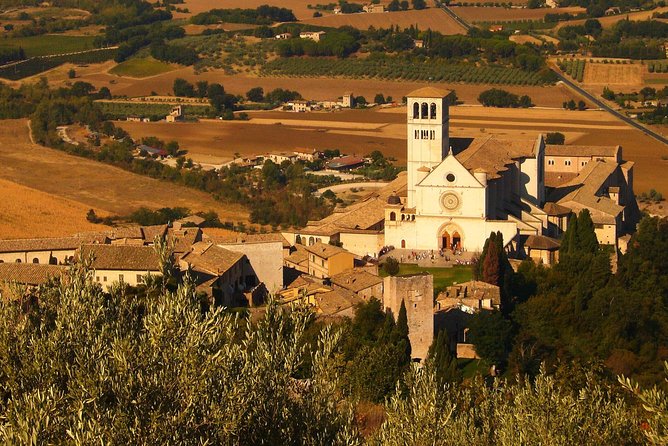 Assisi Private Walking Tour Including St. Francis Basilica - Strolling Through Old Town
