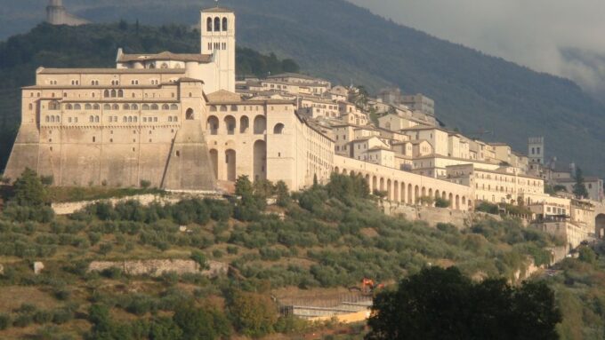 Assisi: Private Walking Tour With St. Francis Basilica - Cultural and Historical Insights