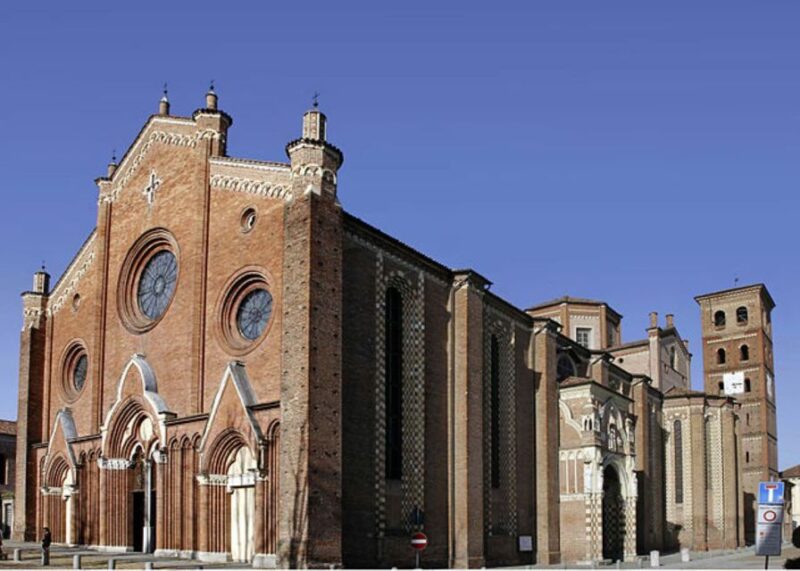 Asti: Taste Local Delicacies & Sample Wines on a Guided Tour - Exploring Astis Historic Sites