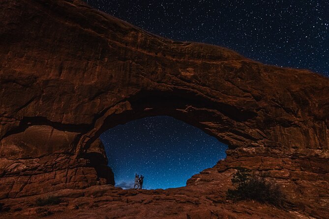 Astro-Photo, Hiking and Stargazing Tour in Arches National Park - Creative Photo Opportunities With Mascots