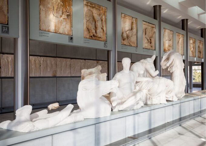 Athens: Acropolis Museum Guided Walking Tour in Spanish - Tour Duration and Pricing