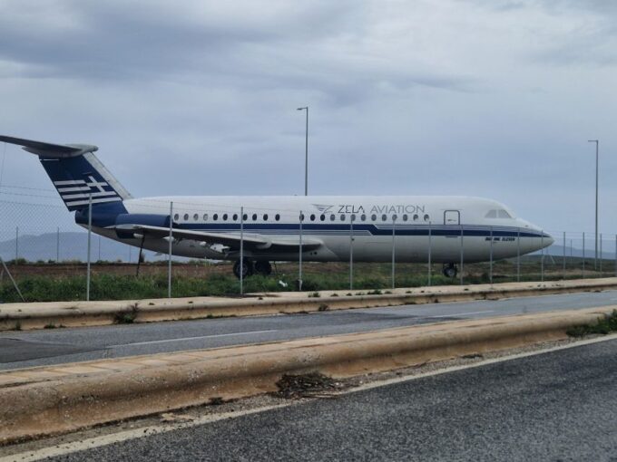 Athens: Airport Private Transfer by Mercedes E Class Wagon - Air-conditioned and Bottled Water Provided