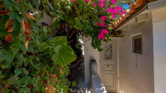 Athens Beauty 4h Private Walking Tour - Frequently Asked Questions