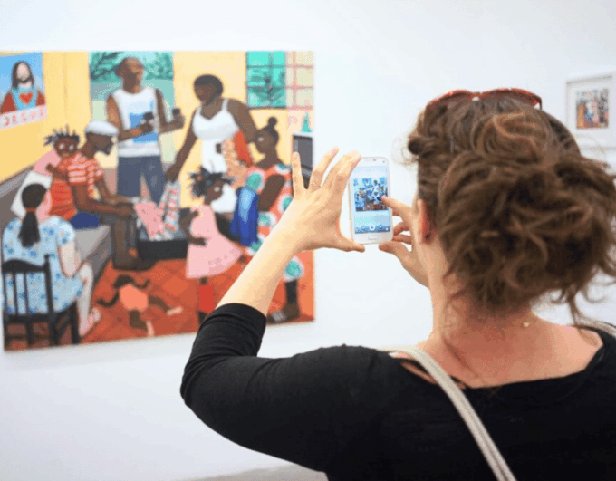 Athens: Gallery Hop Walking Tour in City Center - Meeting Point and Duration