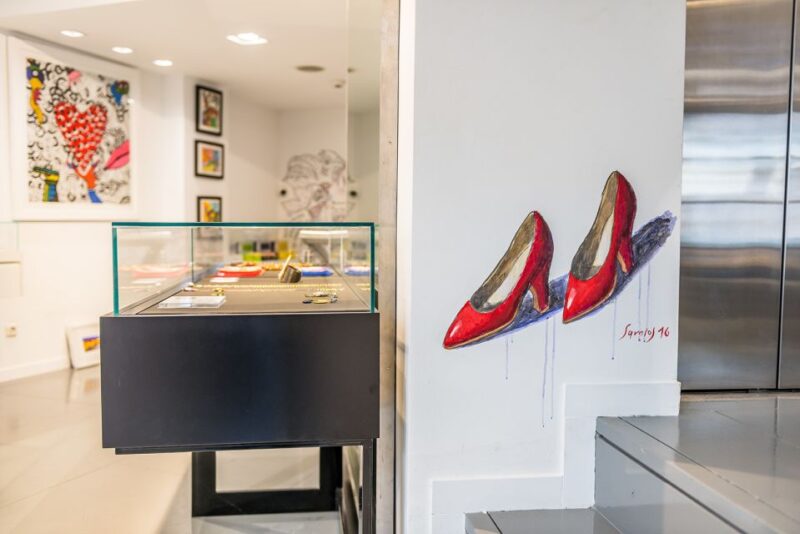 Athens: Greek Fashion Shopping Tour With a Local Expert - Tour Duration and Language Options