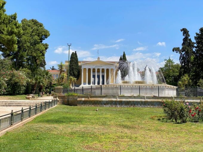 Athens Private Walking Tour in Spanish - Exploring Key Attractions