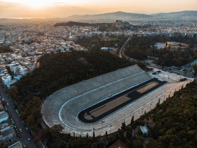 Athens Private Walking Tour in Spanish - Meeting Point and Accessibility