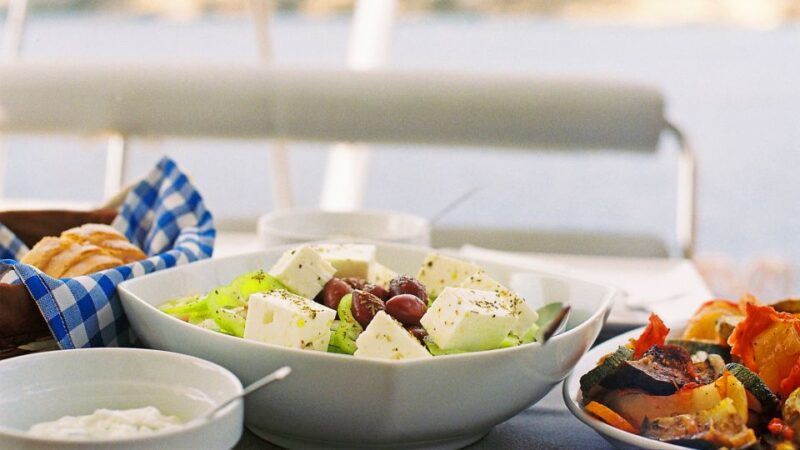 Athens: Riviera Catamaran Cruise With Meal and Drinks - Onboard Amenities