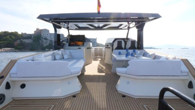 Athens to Aegina 8H Private Yacht Experience - Onboard Amenities and Activities