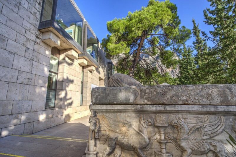 Athens to Delphi & Arachova Private Guided Tour With Lunch - Additional Information