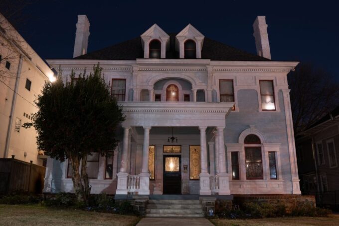 Atlanta: Hauntings, Ghouls, and Phantoms Walking Tour - Haunted Locations in Atlanta