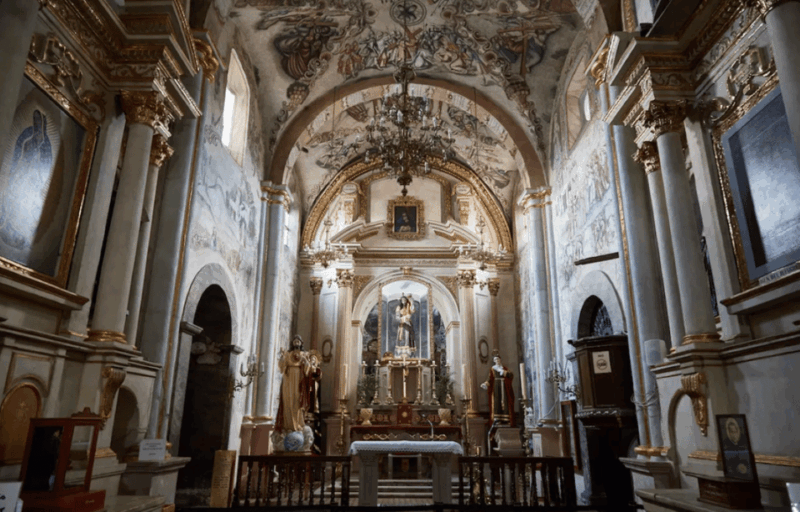 Atotonilco: Explore Rich Architectural Heritage - Indigenous Art Forms and Colonial Influences