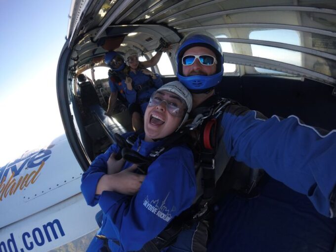 Auckland: 13000, 16000, or 18000-Foot Tandem Skydive - Photo and Video Packages