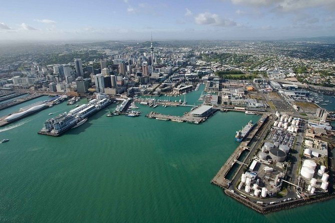 Auckland Airport / CBD Luxury Passenger Transfers - Reviews and Pricing
