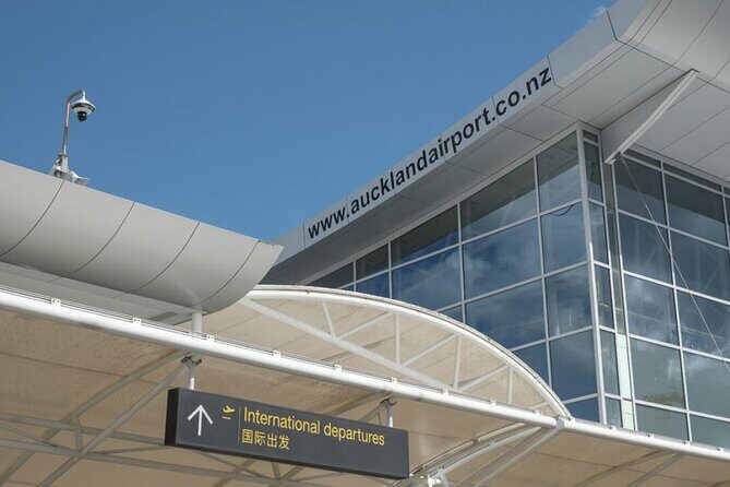 Auckland Airport Private Transfers with child car seats - Why Punctuality and Communication Matter