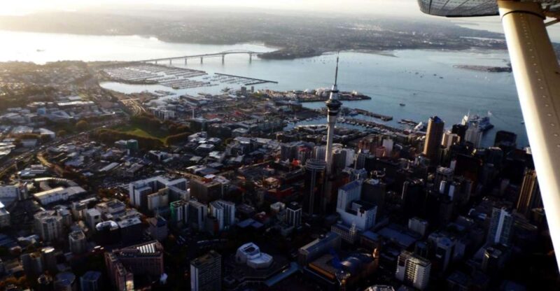 Auckland: Auckland City & Hauraki Gulf Scenic Flight - Group Size and Weight Limit