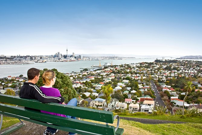 Auckland City Tour & Kumeu Wine Country Includes Wine Tastings & Lunch - Lunch at Soljans Estate