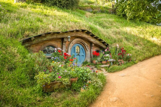 Auckland: Hobbiton Movie Set Day Trip With Festive Lunch - Meeting Point and Recommendations