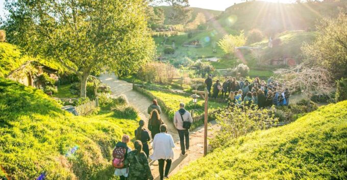 Auckland: Hobbiton Movie Set Day Trip With Festive Lunch - Roundtrip Bus Transfer