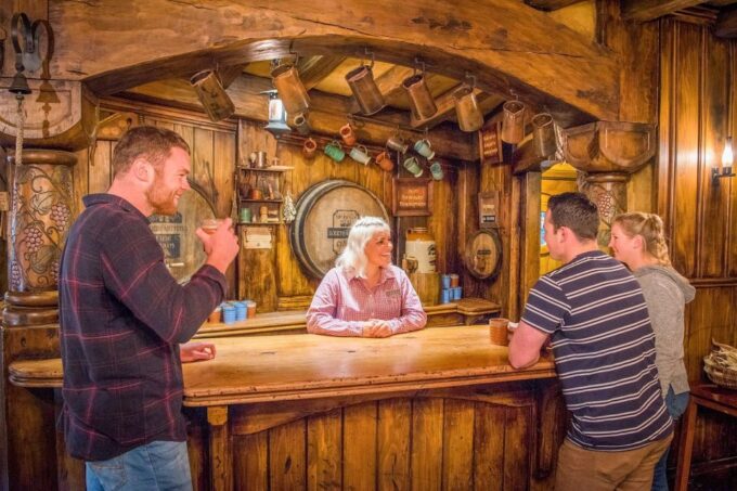 Auckland: Hobbiton Movie Set Day Trip With Festive Lunch - Recap