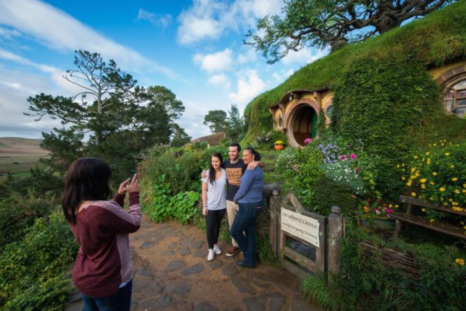 Auckland: Hobbiton Movie Set Tour With Lunch - Meals and Souvenir