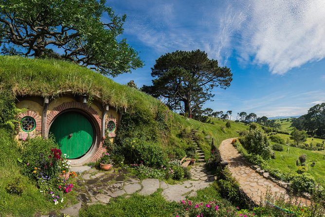 Auckland to Hobbiton Movie Set Private Tour - Accessibility and Transportation